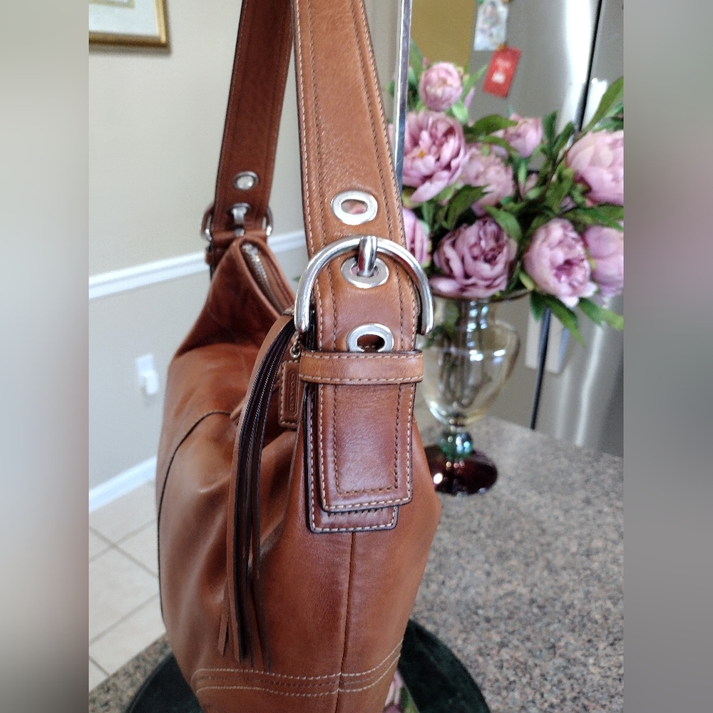 Coach Large Hobo Purse in distressed light tan leather with long tassel Vintage - Picture 17 of 17